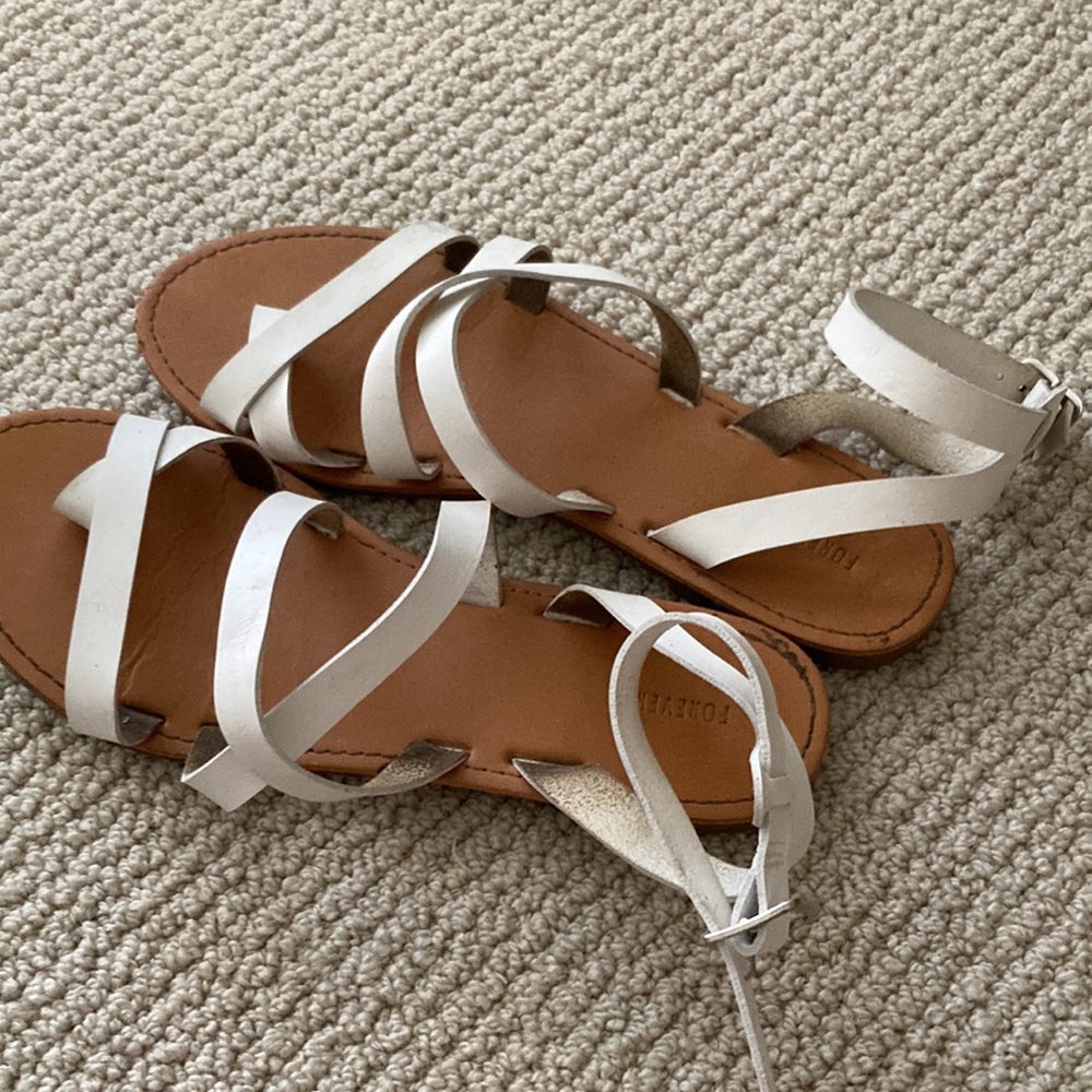 Forever 21 Gladiator Sandals Strappy White Shoes Casual Coquette Flats Size 8 - Picture 4 of 6